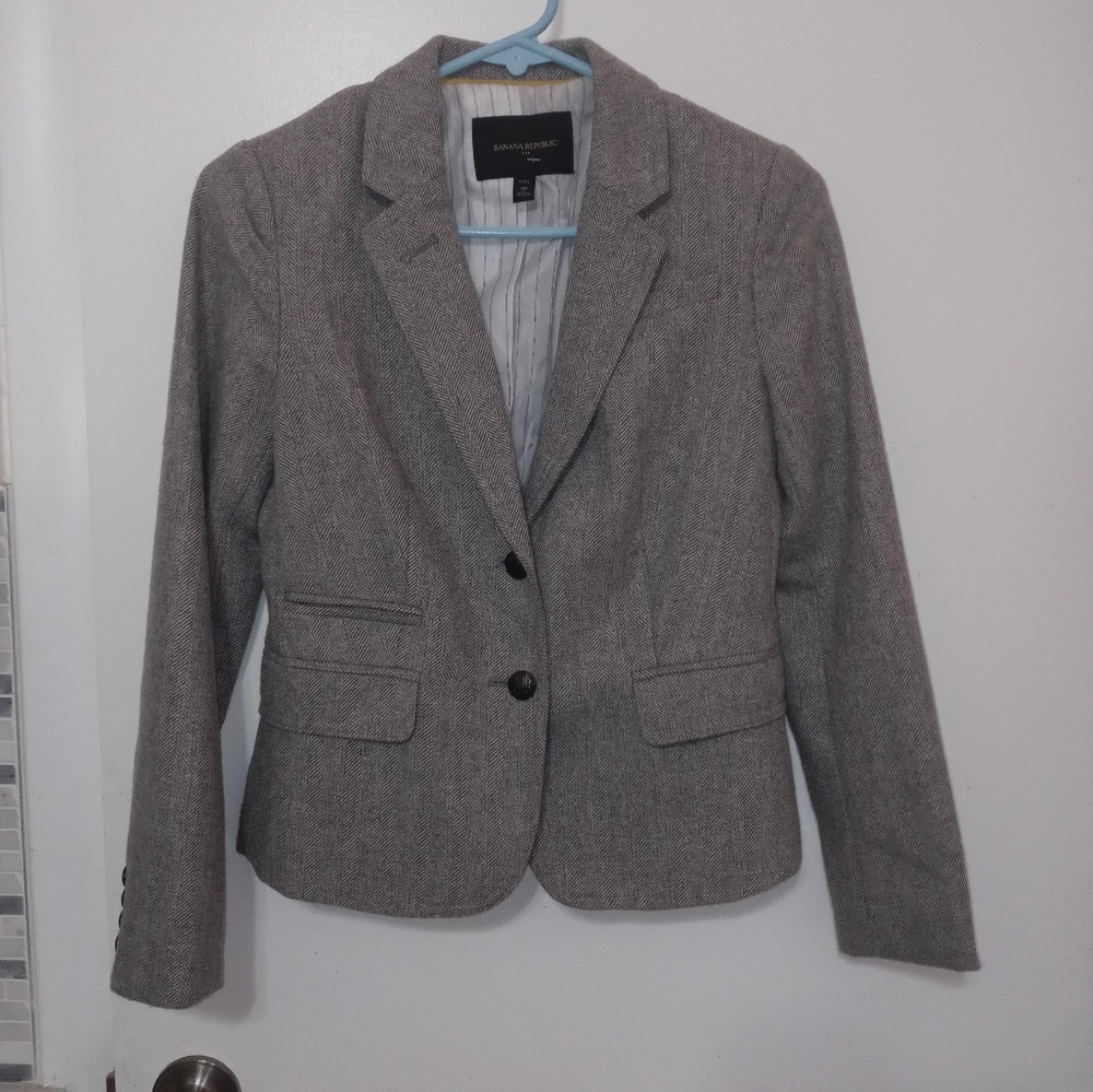 Banana Republic Gray Herringbone Button Up Blazer Satin striped Lining 2P